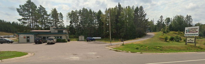 Beeker's Grub and Lodging (Corner Cafe & Motel )